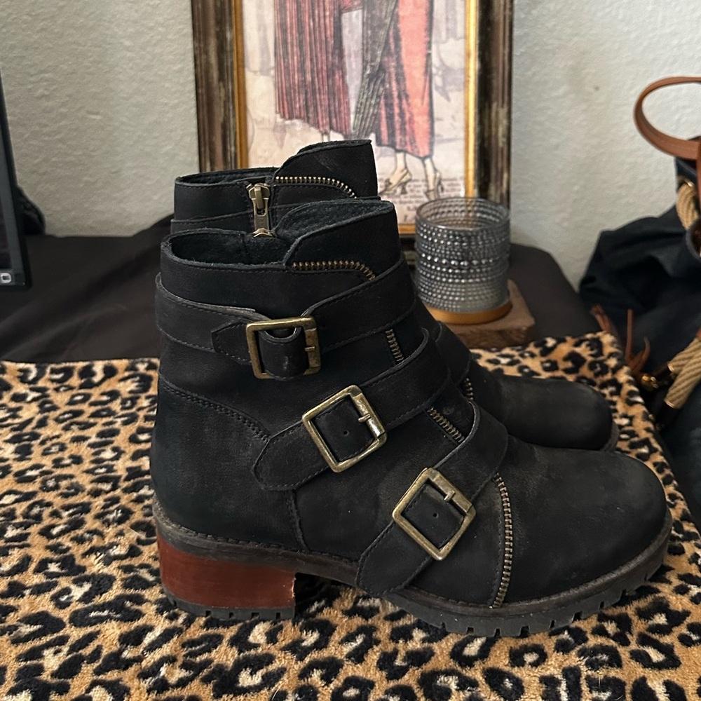 DibaTrue black ankle boot